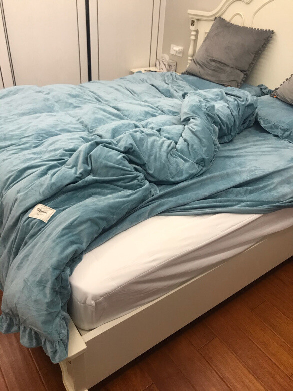 一起买了三张床垫，两面都很硬