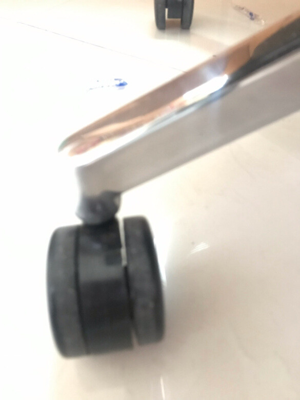 坐垫厚实椅子重量很重坐感放松可以躺