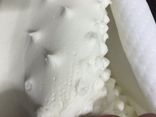 
所谓的乳胶枕又矮又小，加钱换了也是，质
