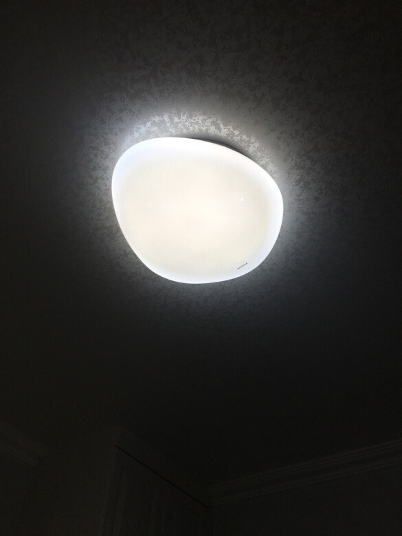外观款式：星光熠熠，格外好看。灯光效果：