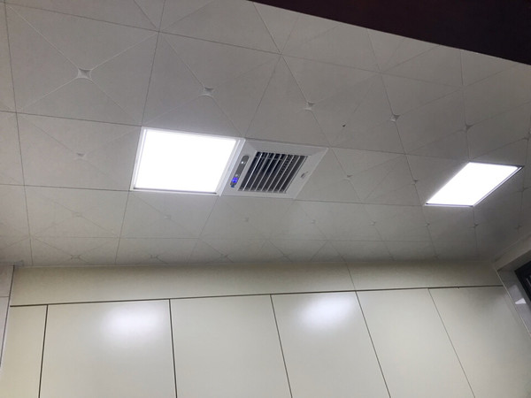 买太大了，厚度不合适。浴霸还是要看一下厚