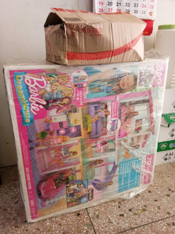 很好，小孩非常喜欢，还送了好多芭比娃娃