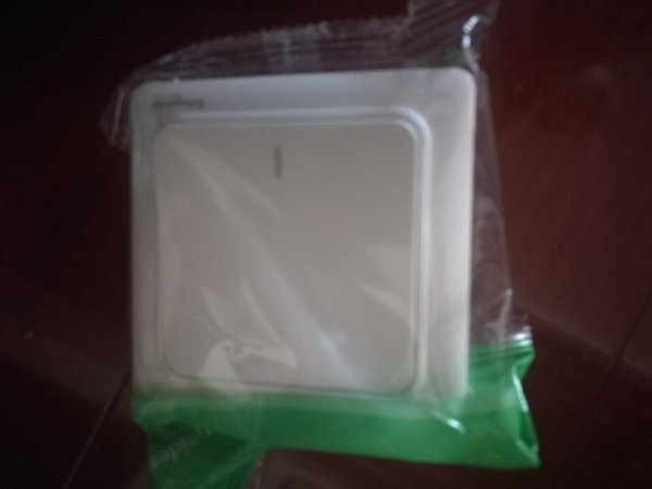 开关做工精细，很漂亮。