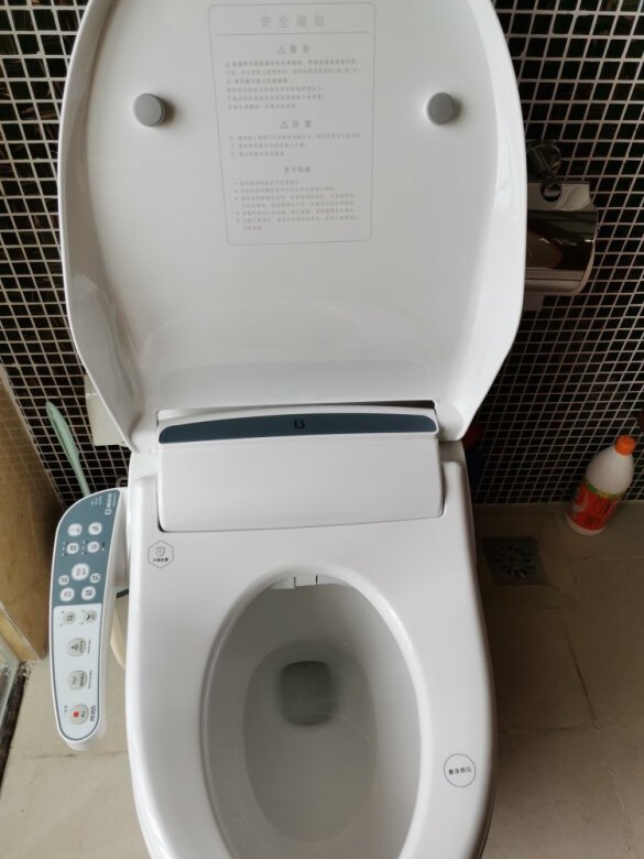 
这款智能马桶盖不错，功能比较齐全。
