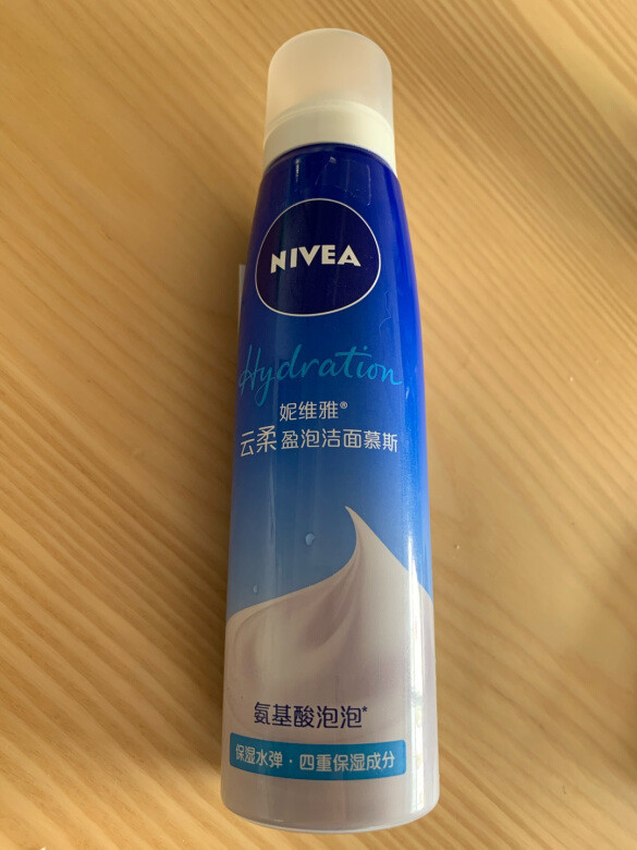 遇到这款洗面奶实属意外，是之前买妮维雅其