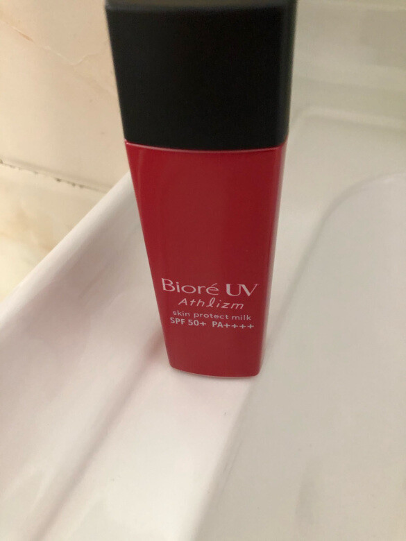 看老爸测评说这个防晒霜蛮不错的，所以第一