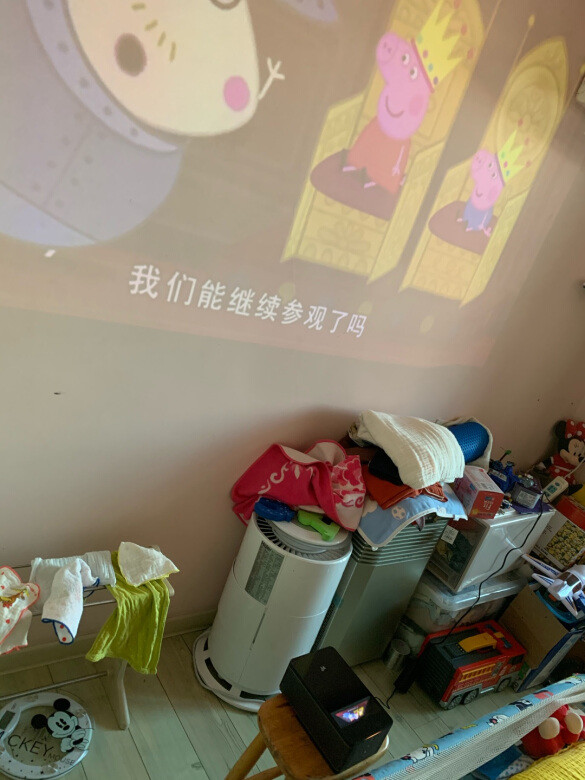 试用了触碰,非常非常灵敏啊。投屏到墙上挺