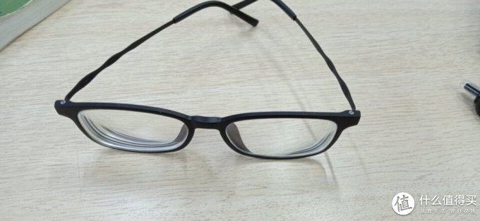 依视路镜片