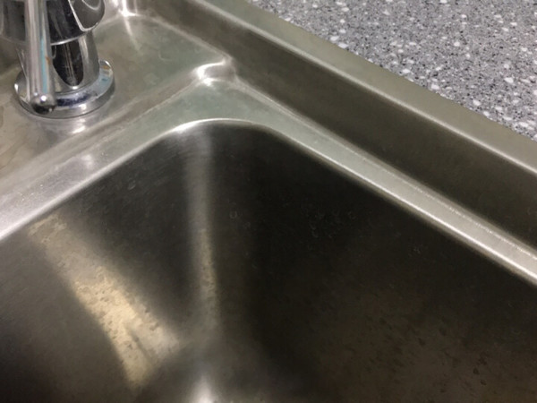大小尺寸完美，单水槽才够宽敞，但有水痕，