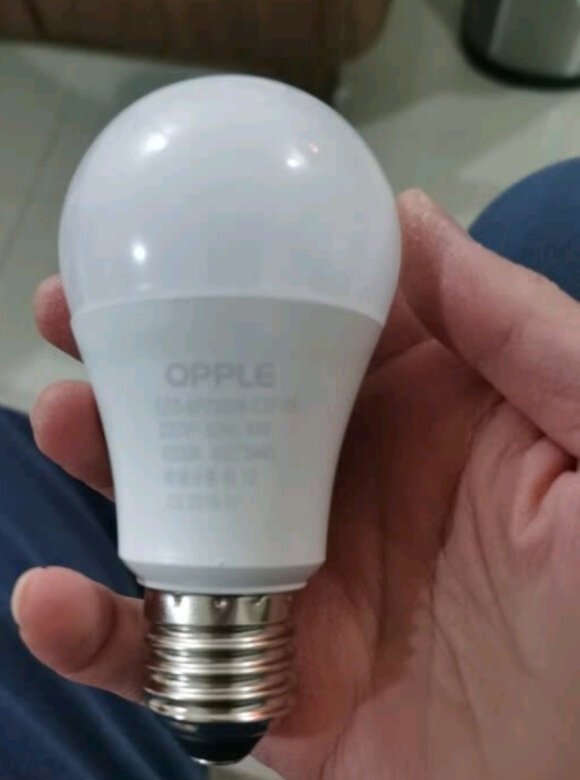 灯泡不错的，之前买的大了点，特别亮，这次
