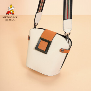 商品稻草人(mexican)包包女包牛皮时尚斜挎包宽肩带贝壳小包 米白色