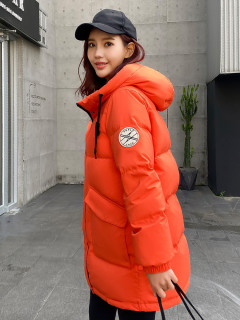 雪中飞 SNOWFLYING2020秋冬新款时尚反光袖标大口袋女短连帽羽绒服X90140052