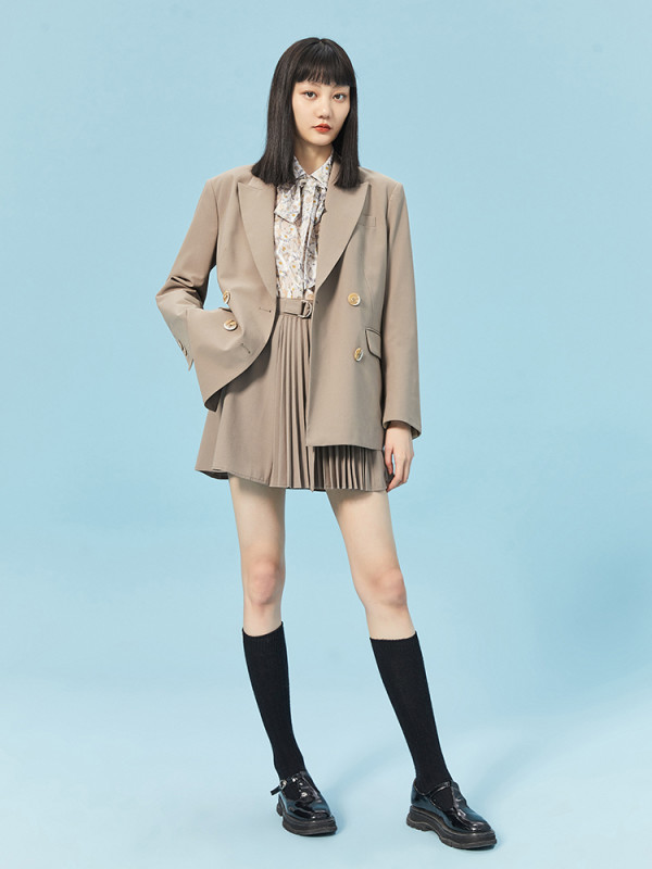 商品太平鸟黑色西装外套女复古刺绣春秋2020新款薄款缎面小西服套装女