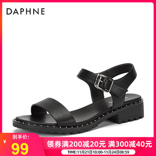 Daphne/达芙妮夏季一字扣铆钉纯色中性时尚休闲凉鞋女