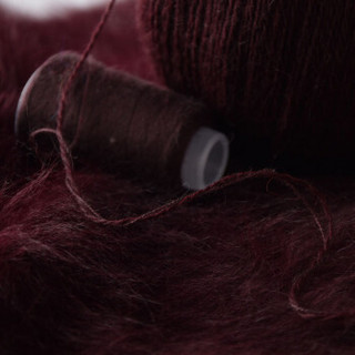 牧心 羊绒线 长毛毛线 14/2中粗线 手编机织均可 婴儿宝宝毛线 围巾线Z06 黑红色