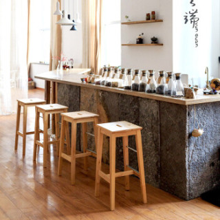 爱必居(abit)实木凳子 北欧高脚吧台餐椅便携扣手小方凳 桦木原色75cm