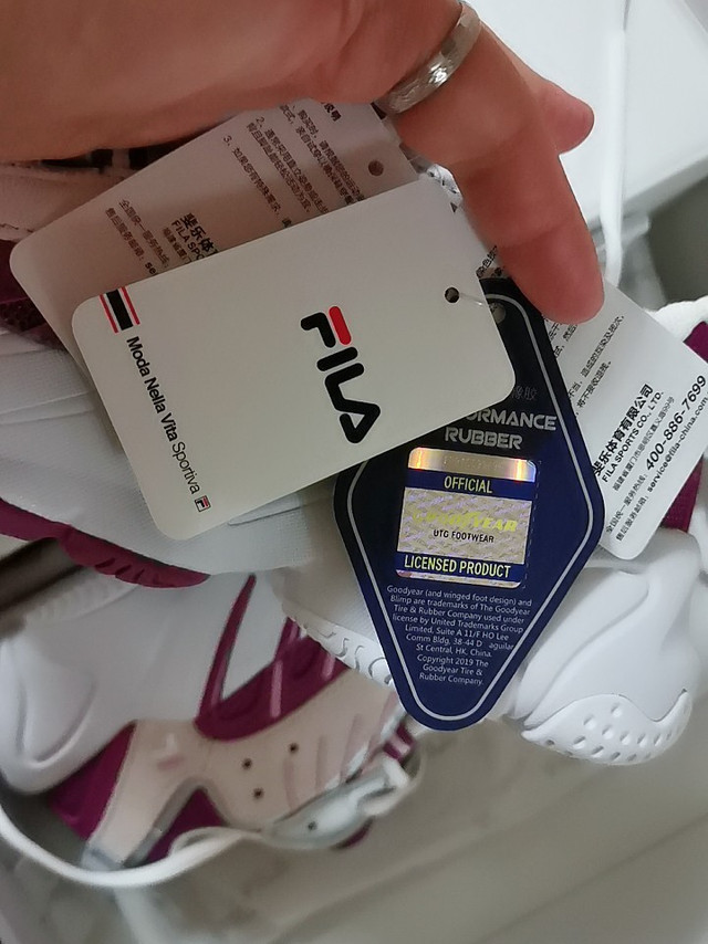 舒适度：尺码标准，上脚舒服，是正品