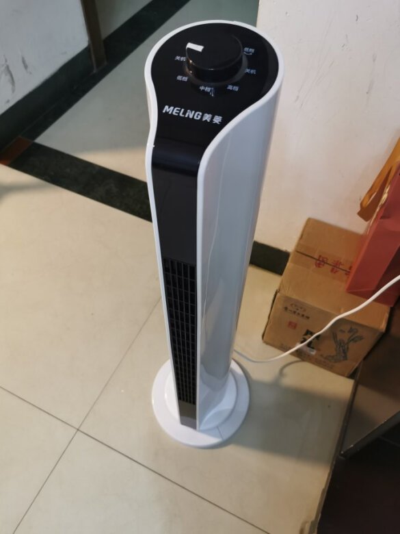 外观设计：流线型的外观设计漂亮，高端大气