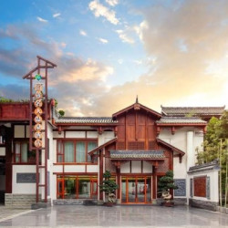青城山铂雅名人温泉度假酒店 高级房1晚 含早餐+下午茶+温泉