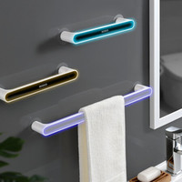 意可可 卫生间置物架简约毛巾架吸盘免打孔浴室置物架厕所洗手间浴巾