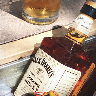 杰克丹尼 威士忌礼盒蜂蜜杰克铁盒装700ML