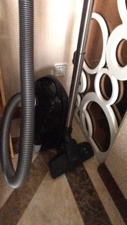 吸力超大，1800瓦，用一会电线都有点发