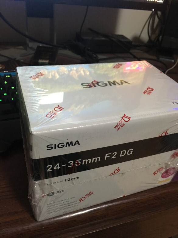 很好!没有跑焦的情况。只不过镜头内有一些