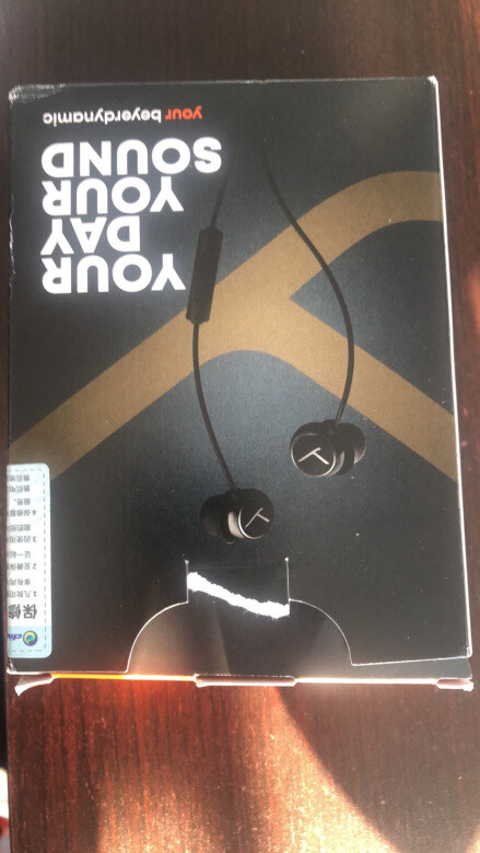 这款耳机工艺精致，音效很棒。