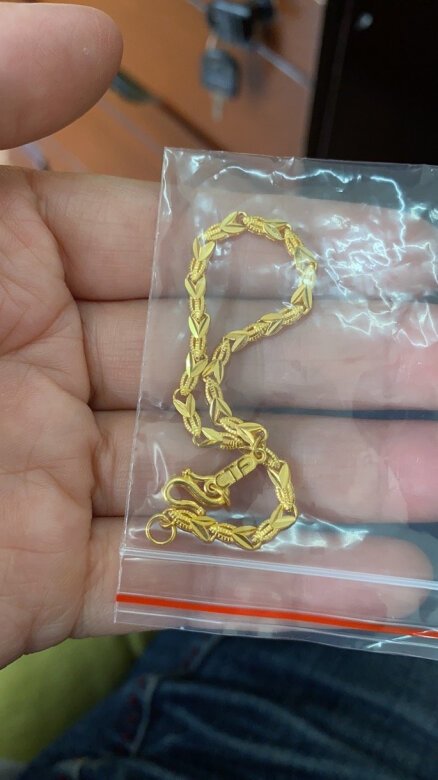 做工款式都很漂亮,戴上正合适。母亲节给妈