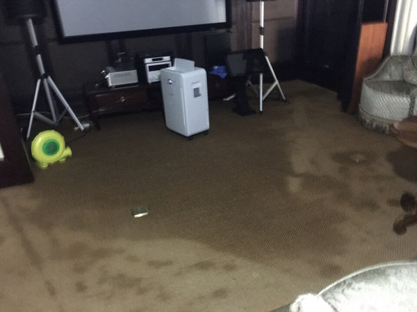除湿效果：除湿效果非常好，别墅地下漏水了