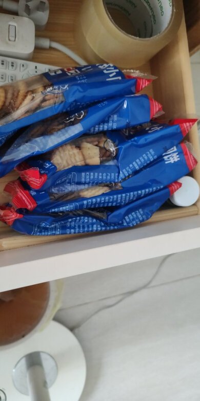 这个小饼干我一次性买了十包。是偶然的一次