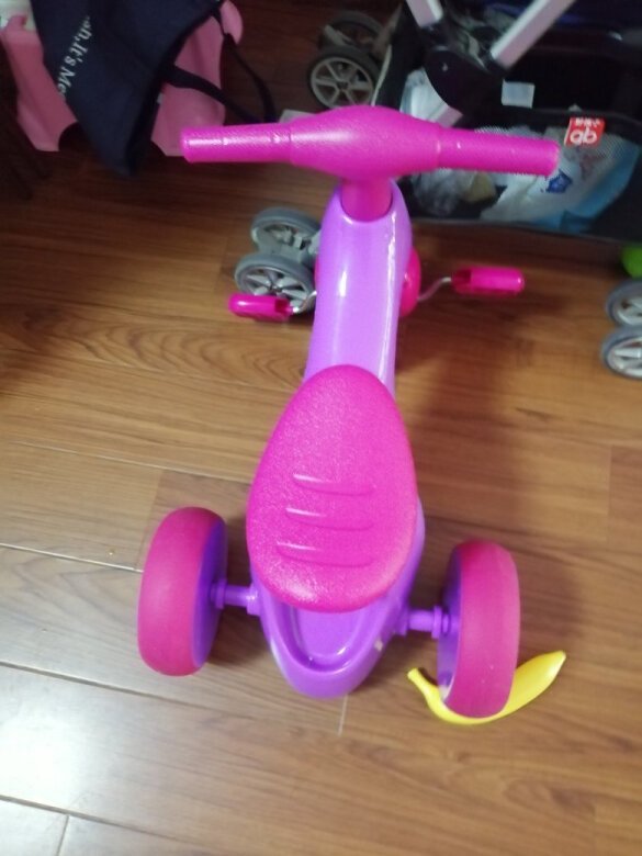 给我家小宝买的车子,这是家里买的第四辆车