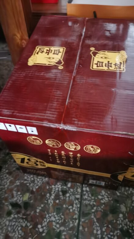包装上档次，瓶子设计不错，送人超赞?