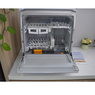 Panasonic/松下 NP-TR1WHCN洗碗机家用全自动迷你小型台式刷碗机 白色