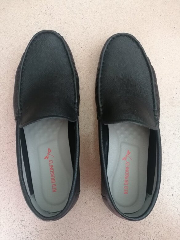 尺码大小：尺码标准刚刚好，穿上舒服，鞋底