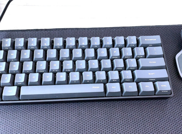 耐用度：用作办公设备，较为耐用舒适度：适