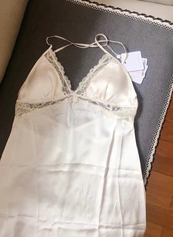 
真丝的，果然舒服呀，不过好像洗起来比较
