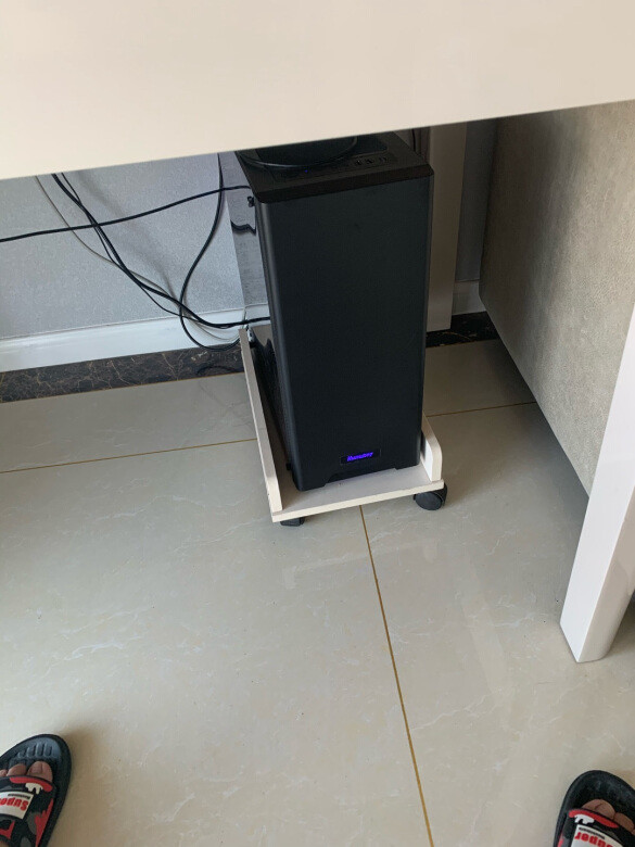 内部空间：内部空间非常充裕，没有一点拥挤