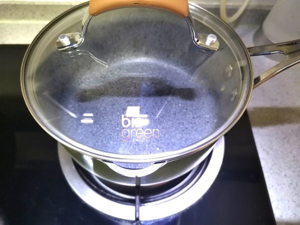 很好用的锅，煎炒烹炸都行，很能打的一款锅