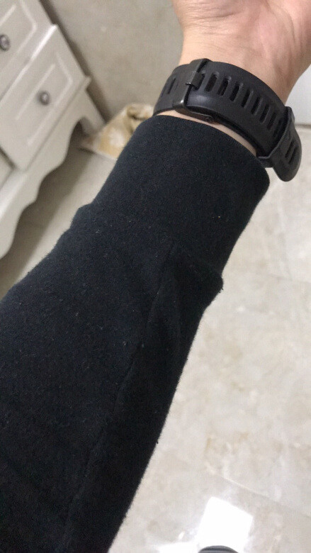 已经穿了几个星期了，也清洗了几次，衣服还