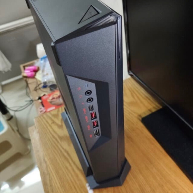 机箱外观：外观小巧，不占地方