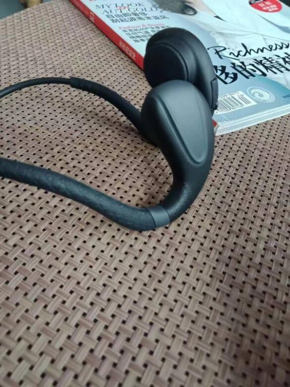 耳机很不错，功能多，操作简单，使用起来很