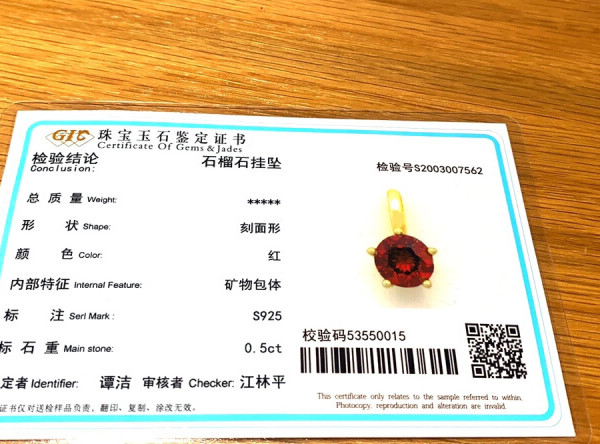 
有点小巧，平日戴戴不心疼

