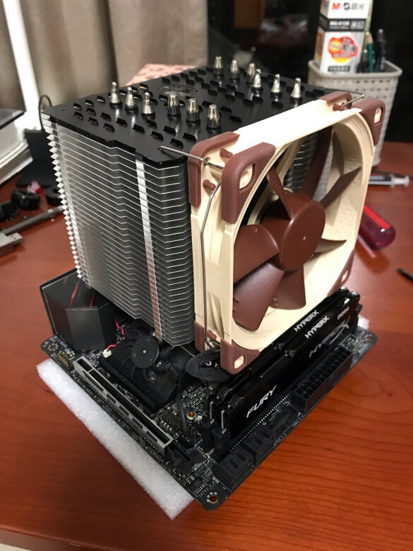 华擎x570itx板子，cpu四面环山，