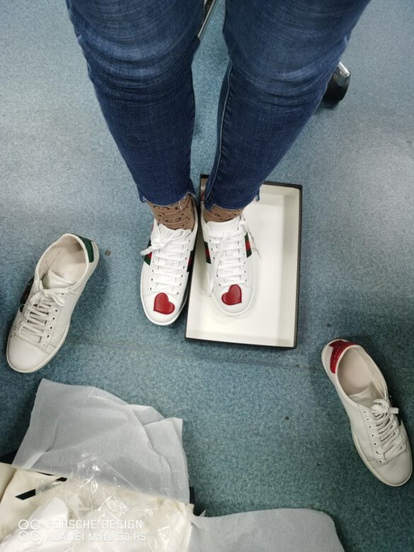 是否正品：正品，包装设计：包装完好外观颜