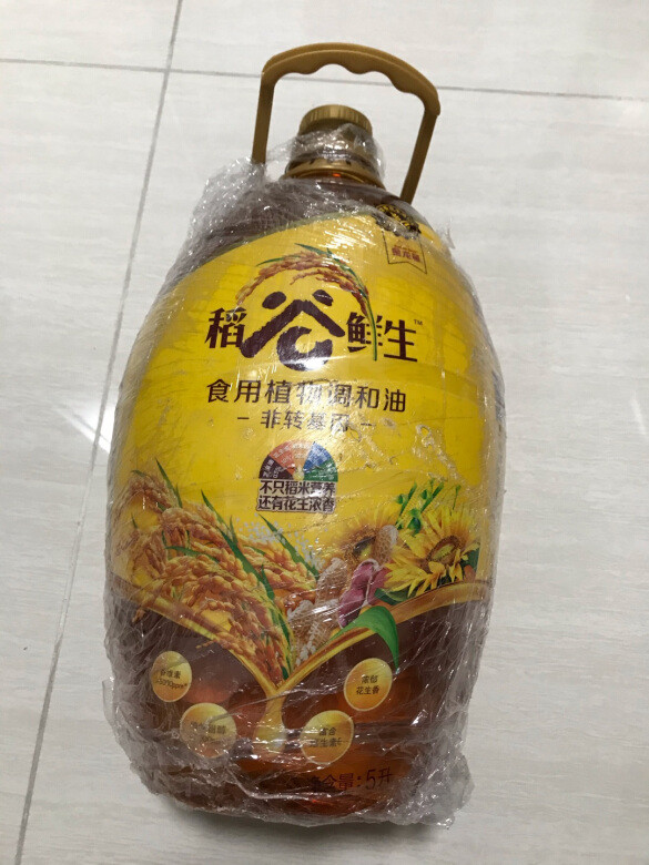 一直在吃其他品牌的花生油。买了金龙鱼调和