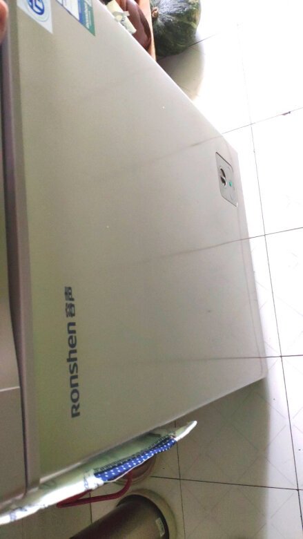 外形外观：外观简洁大方，颜色很耐看容量大