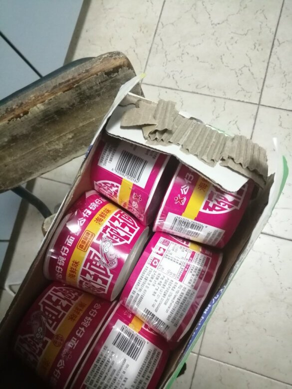 这个小包装方便面我还是第一次买，回来先整