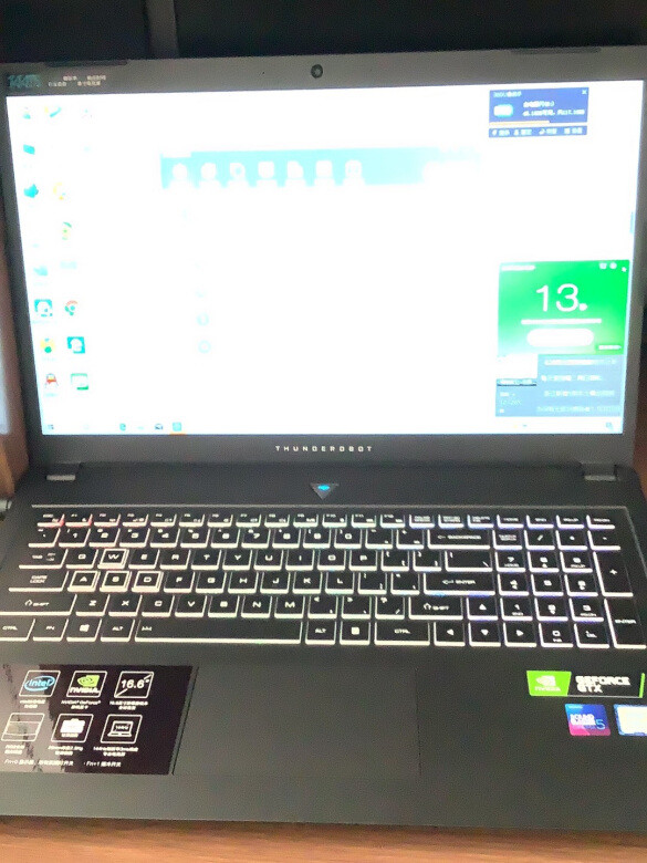 配置给力，电竞屏显示流畅，运行起来顺滑，