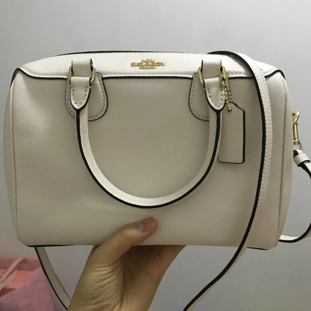 是正品本来想要红色边的到的是一个黑色